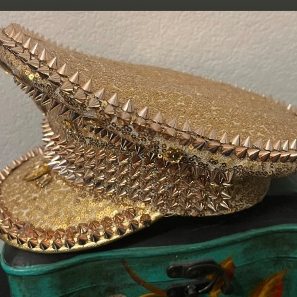 Tipsy Elves Gold Festival Hat Holiday fun - Picture 2 of 7